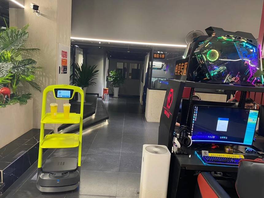 网咖配送机器人_普渡送餐机器人_送餐机器人租赁