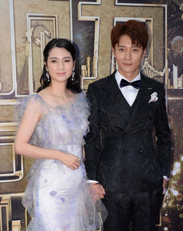 张丹峰老婆洪欣穿婚纱皮肤白皙肤如凝脂像仙女,要好好