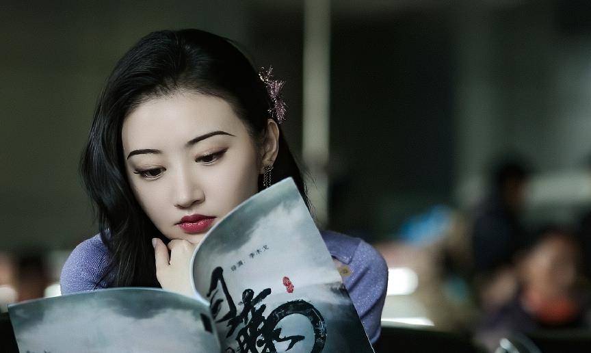 原创人间灭火器景甜靠《司藤》打了一场翻身仗,富贵花终于支棱起来了