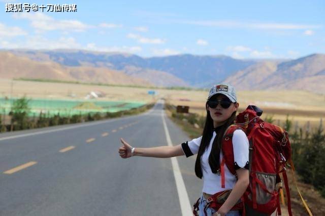 川藏线上的旅游美女,为何搭车如此困难