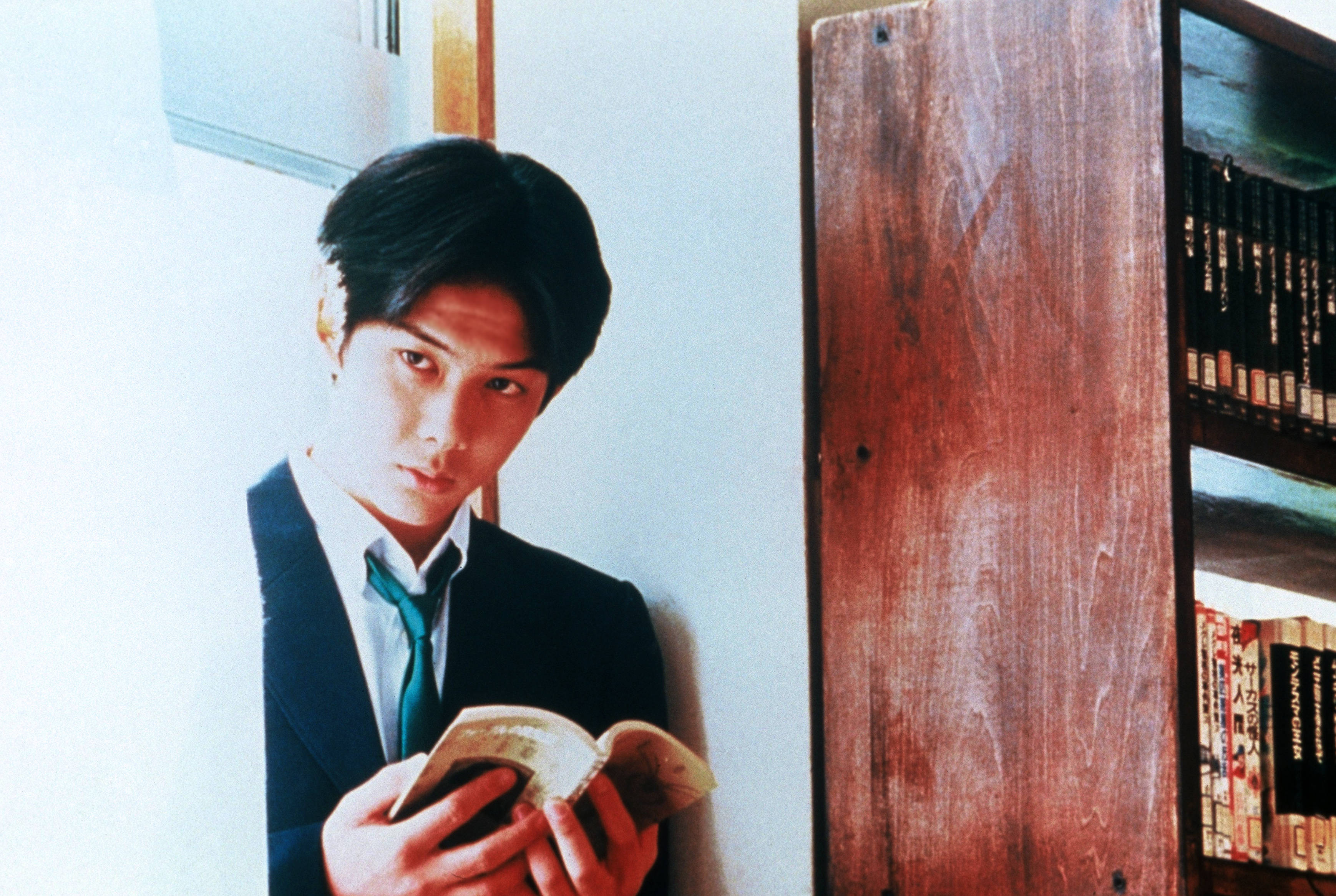 这部电影1995年日本上映,是岩井俊二的代表作,主演中山美穗,还有当时