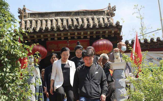 原平市委常委,统战部长张志男等领导一行到寿宁寺走访