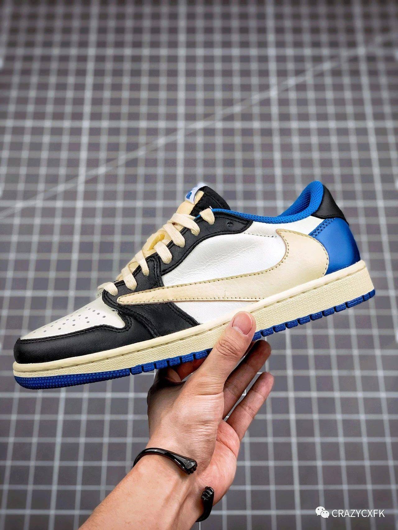 倒钩闪电 travis scott x fragment x air jordan 1 low 三方联名运动