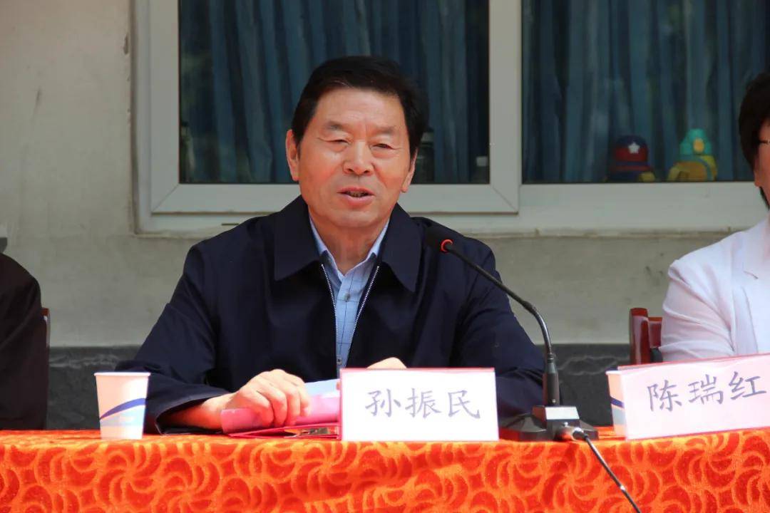 河南省高级人民法院原副院长孙振民也盛赞东方今典的慈善公益活动,他