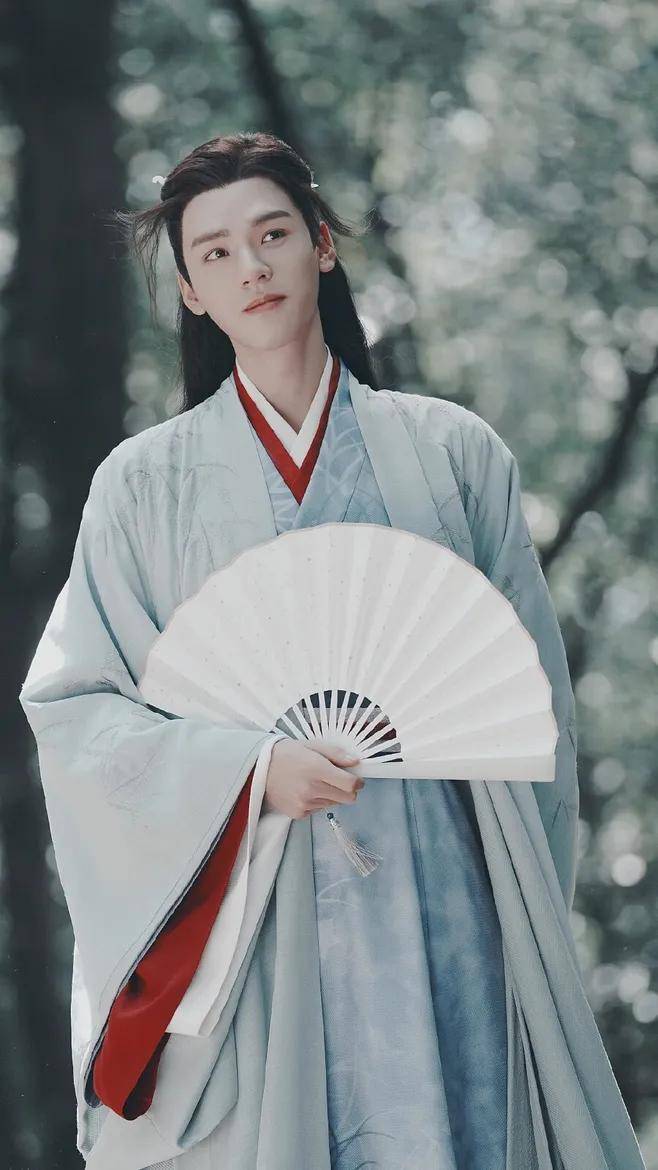 追星《山河令》最成功的美女,连续合影龚俊和张哲瀚!