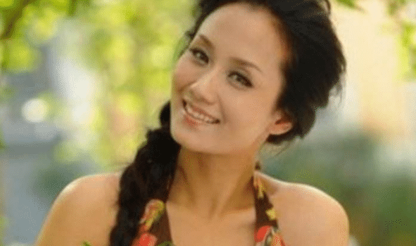 李颖一直在娱乐圈拍戏,演的角色都不太起眼,不过身上的演技非常突出