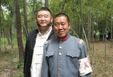 64岁杜旭东:因丑被同事排挤,却能靠脸吃饭,女儿容貌让