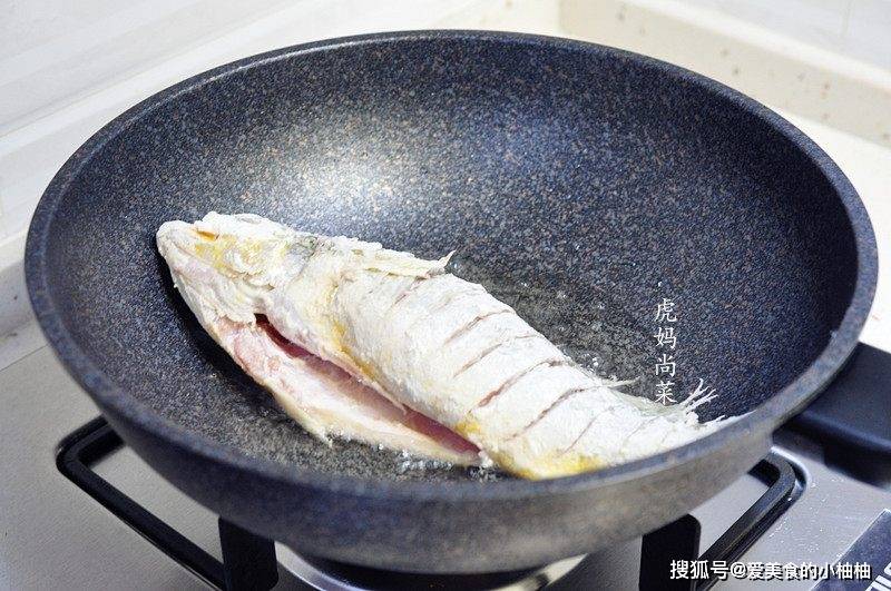 原创万滚的鱼,越炖越鲜美无腥味,每次都吃到只剩中间一根骨