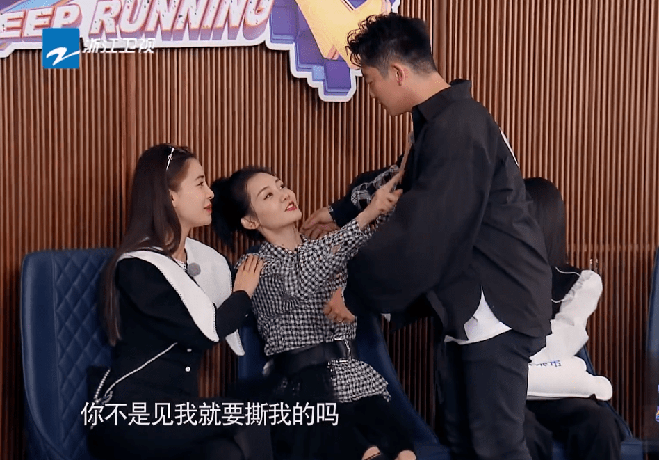 郑恺苗苗在跑男大秀恩爱并透露苗苗近期最大的心愿是生二胎