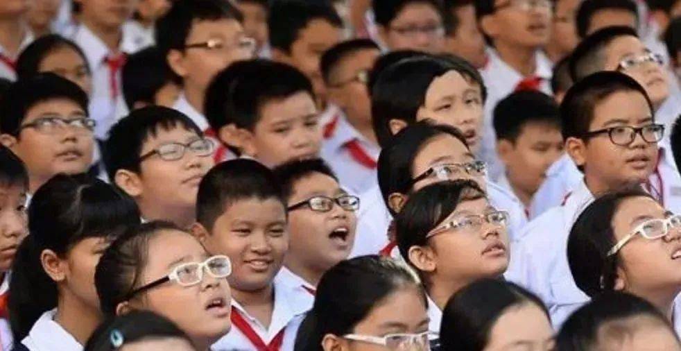 【摩睛科普】中国青少年儿童近视率超53%,近视患儿有两大特点!