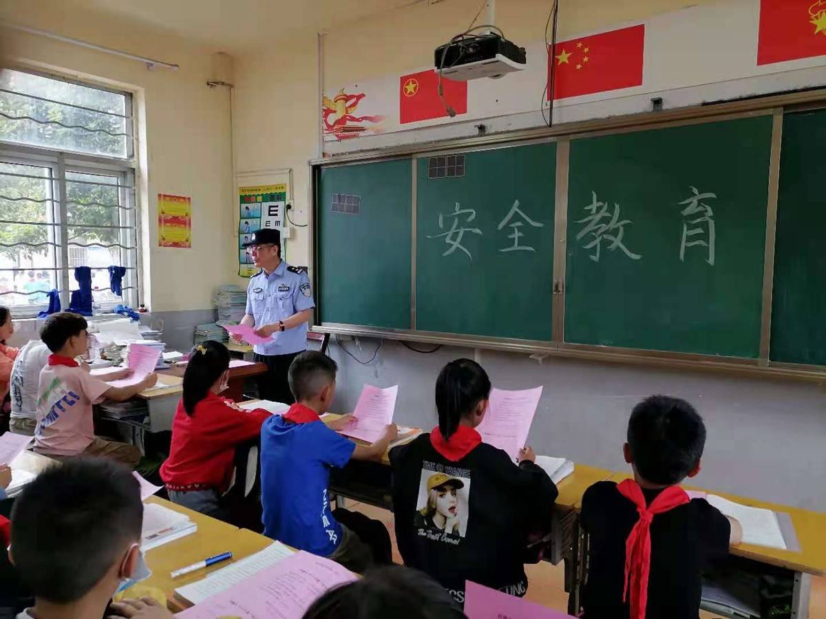 灌南县公安局李集镇派出所组织开展安全教育宣讲进校园活动