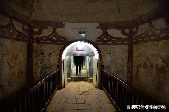 原创探秘武则天亲儿子陪葬墓,71米长墓道,只有壁画和陶俑,寒酸极了