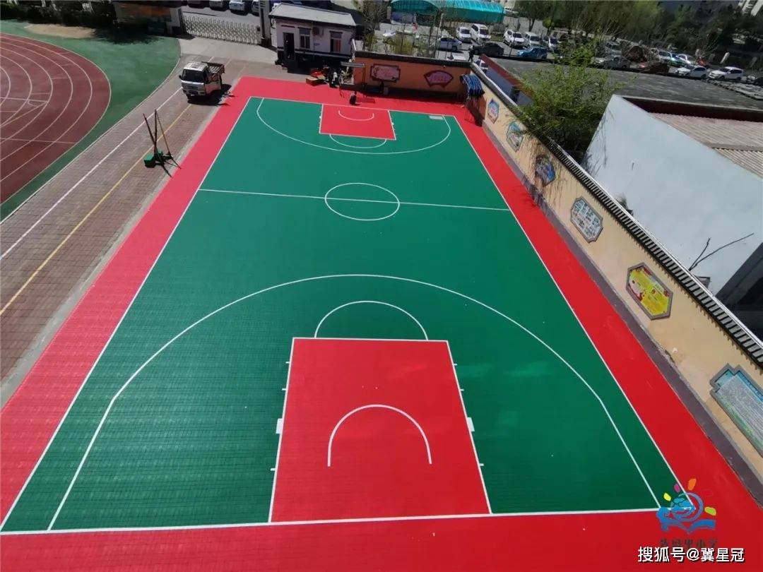 学校场地升级改造,这样的篮球场地已成标配!