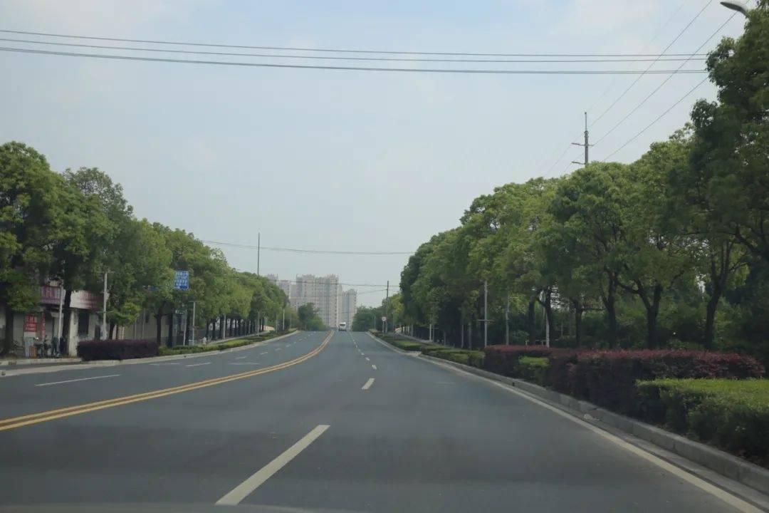 澄浏中路(嘉罗公路-塔城东路)位于新成路街道辖区内,长879米,经过近年