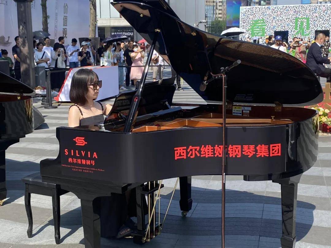 献礼中国共产党成立100周年西尔维娅钢琴强势助阵党史里的乐章主题