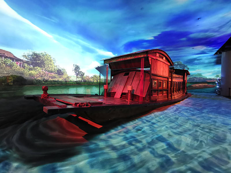 改版提升后的南湖革命纪念馆的展览名称为"红船起航",分为"救死图存""