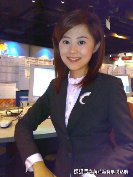 凤凰卫视美女主播杨舒,甜美清新依旧,多了一份成熟,自信与大气
