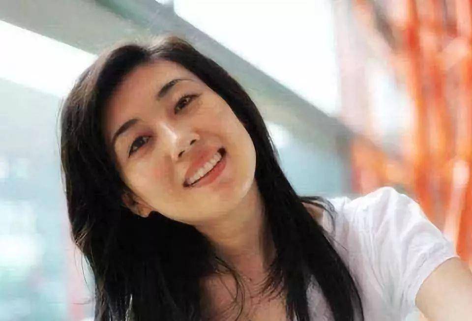 原创李红亮相主持人大赛,被誉为央视最美主播,非科班出身美得发光