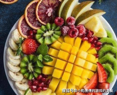 用不同的水果也是可以做成可爱又好看的水果拼盘,下面有4份水果拼盘