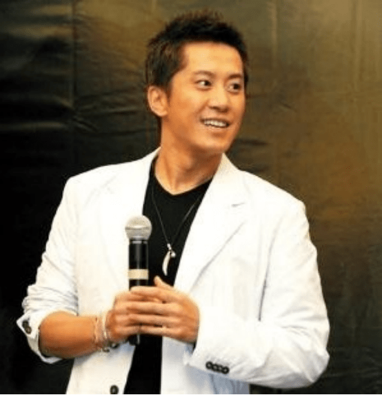 曾上过8次春晚,一生绯闻不断还被群众举报,如今50岁生活艰难?_毛宁
