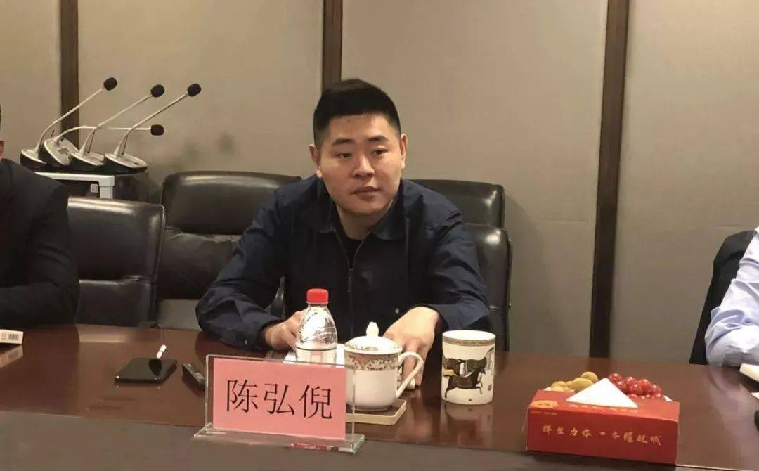 除了90后女儿陈雪宜之外,陈国祥还有一个38岁的儿子陈弘倪.