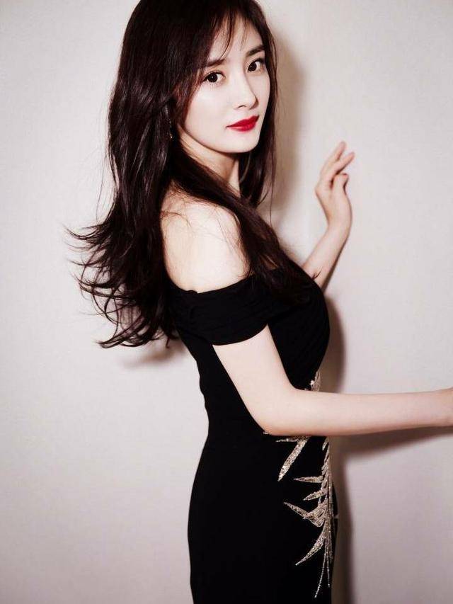 意外撞脸杨幂,漂亮似18岁少女