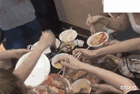搞笑gif:跟一群大胃王坐一桌,我注定要饿肚子啦!