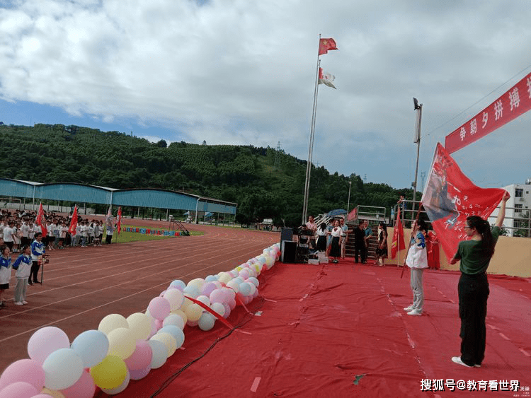 广西柳城中学19扬帆起航圆梦20222019级高二升高三授旗仪式