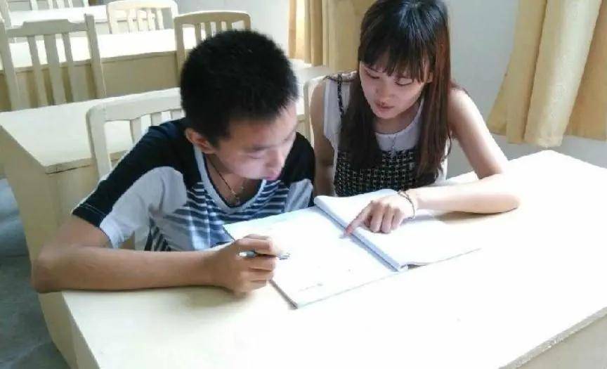 原创大学生"新型兼职"曝光,大学校园正在流行,父母知道后很伤心