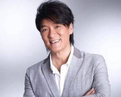 周华健老婆近照曝光,似70岁老太,为何依旧被周华健宠爱不嫌弃?