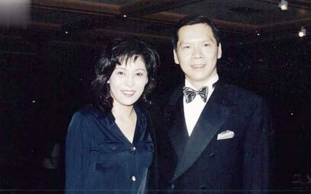 原创与丁佩离婚,将钱都给陈岚,向华强为何如此宠爱陈岚?