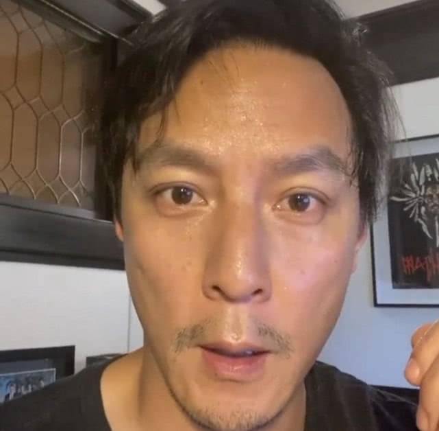 吴彦祖怼脸自拍曝光头发已稀疏,曾经的"颜值天花板"变