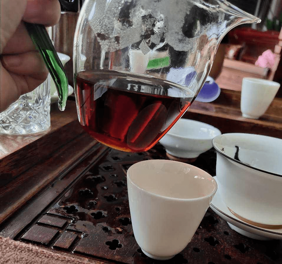 夏天天气热,不如在家喝点茶,解渴还消暑_普洱