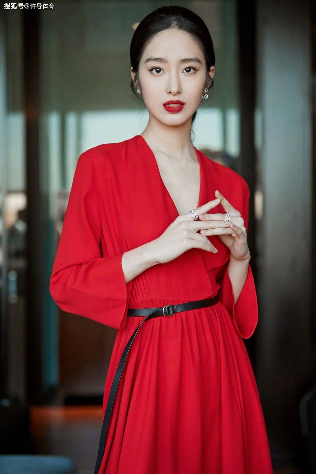 原创盘点娱乐圈来自湖北的女星们,袁姗姗,刘亦菲,个个天生丽质
