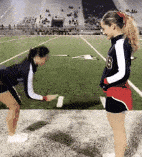 搞笑gif:现在结婚,伴郎没点才艺都不行啊