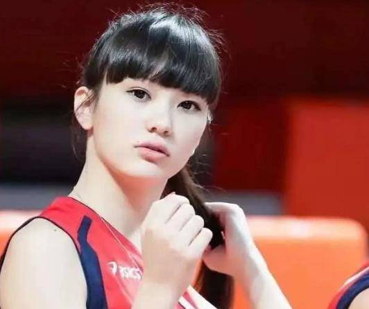 在中国爆红的哈萨克斯坦女排美女,如今已为人妇,老公是电商巨头