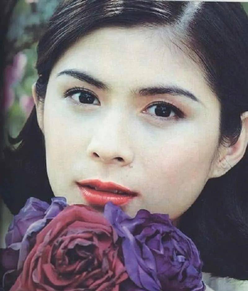 潘玲玲,1970年6月25日出生于新加坡,1988年考入新加坡广播局艺员训练