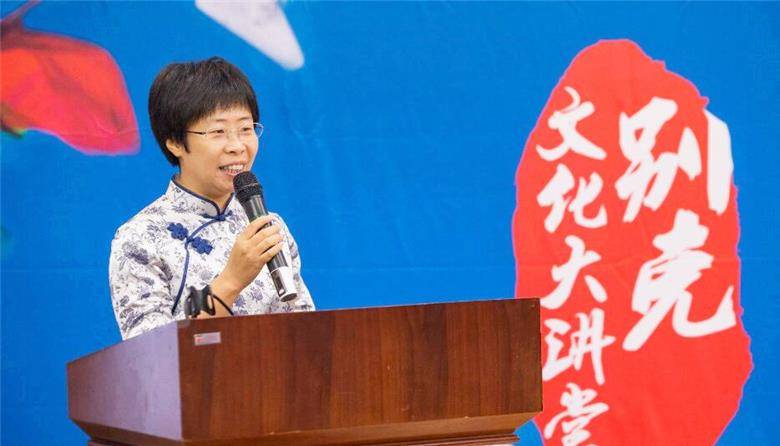 原创实力遭质疑?国学大师蒙曼,为何会在"诗词大会"上犯低级错误