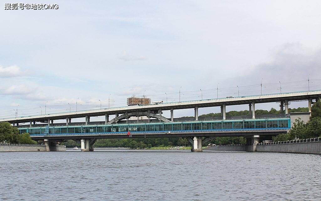 俄罗斯莫斯科卢日尼基地铁桥
