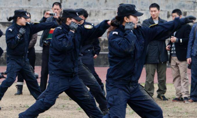 原创中国女特警雷敏:57秒徒手攀岩5层楼,至今无人打破纪录