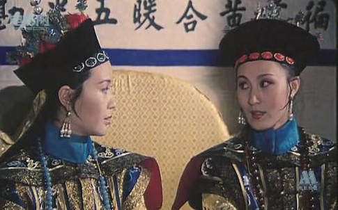 阿鲁特氏出身蒙古正蓝旗,乃大学士赛尚阿孙女,承恩公,户部尚书崇绮之