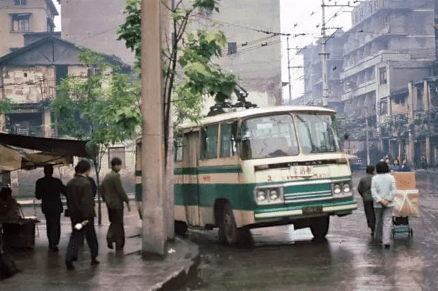 80年代老照片:各大城市的有轨电车