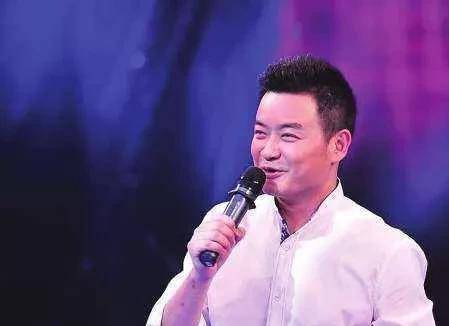 央视著名主持人李佳明,为何最近销声匿迹了呢?看完明白!