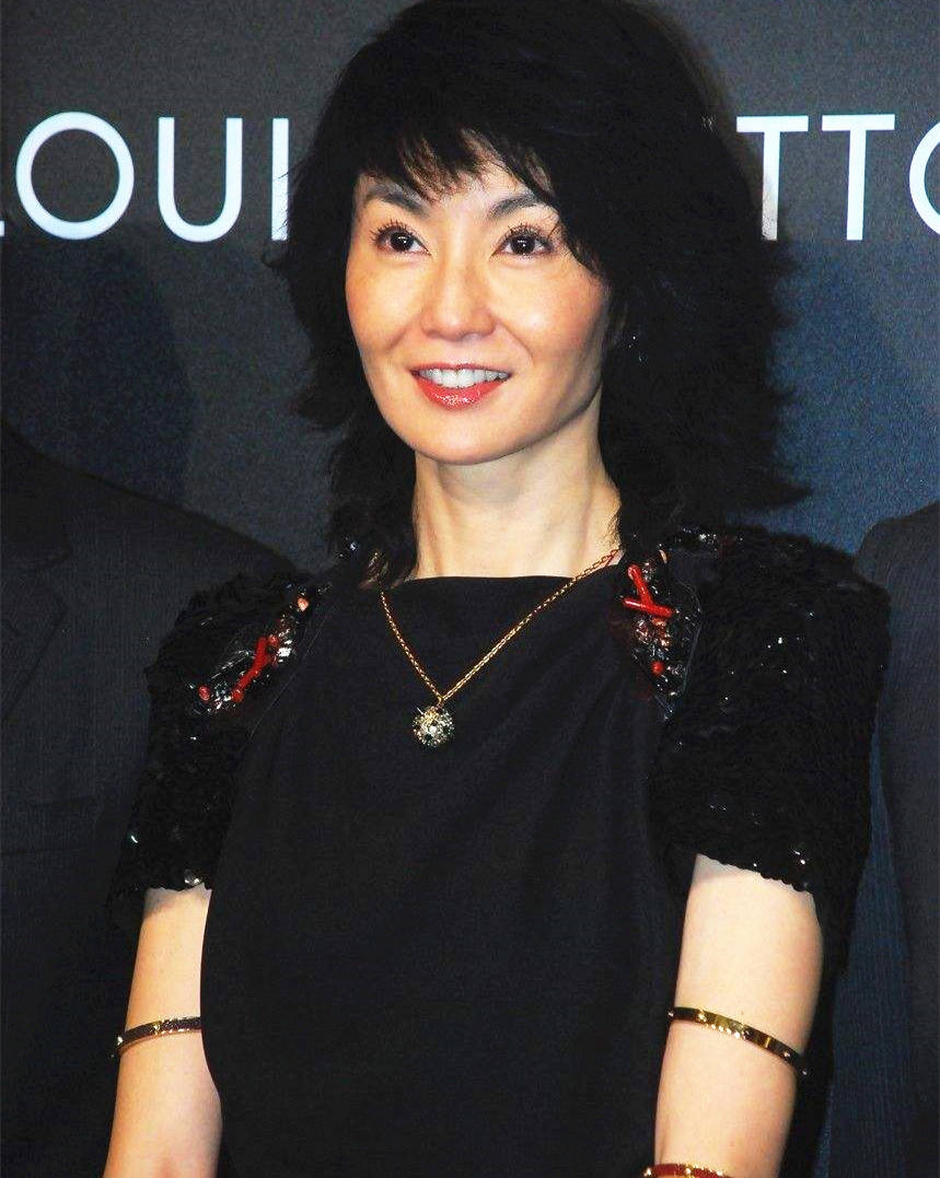 原创张曼玉刘嘉玲晚景差距大,嘉玲一件珠宝过亿,她只买19元平价鞋