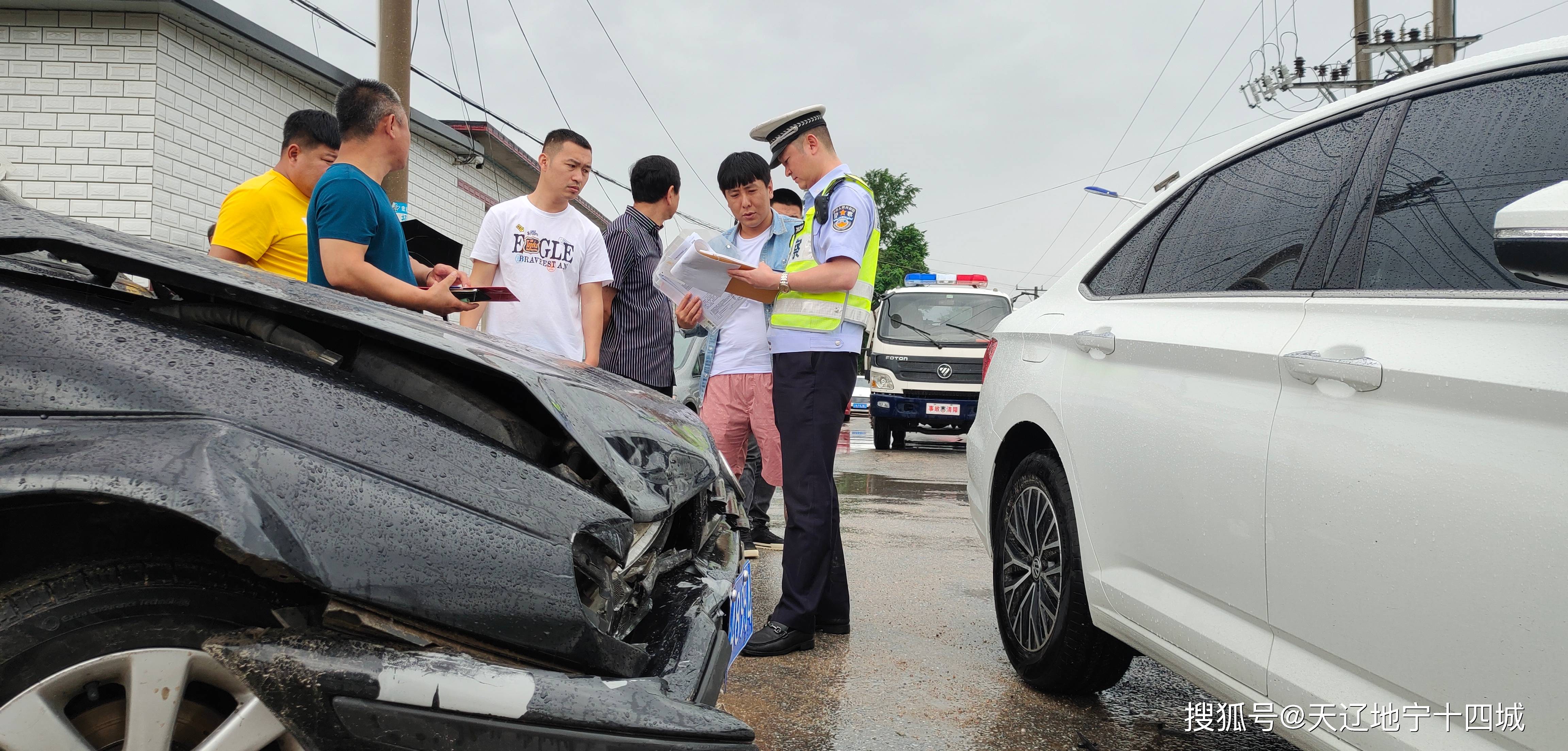 盖州市公安局多警种部门联动,推进交通事故处理简便高效快捷