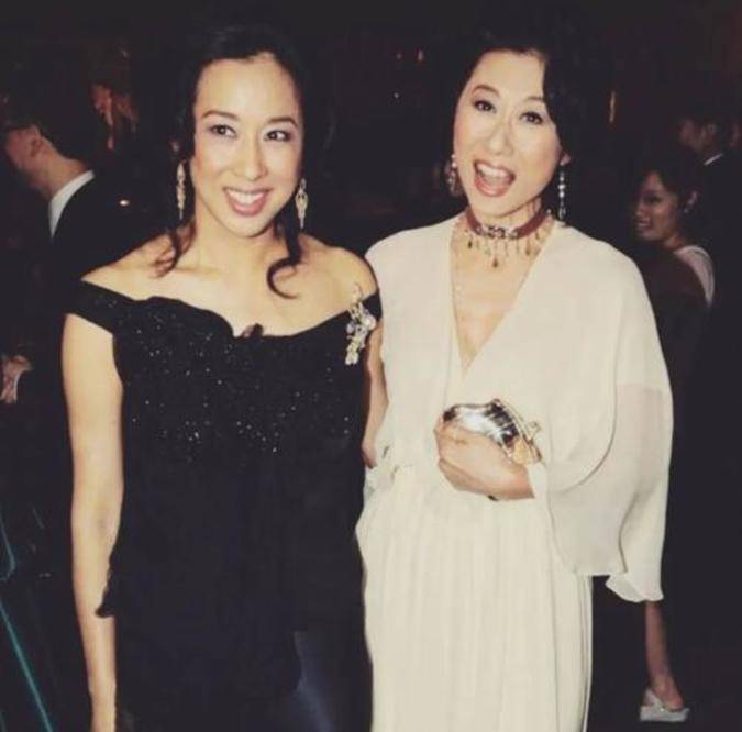 与发妻离婚娶朱玲玲儿子心生芥蒂放弃百亿家产女儿成继承人