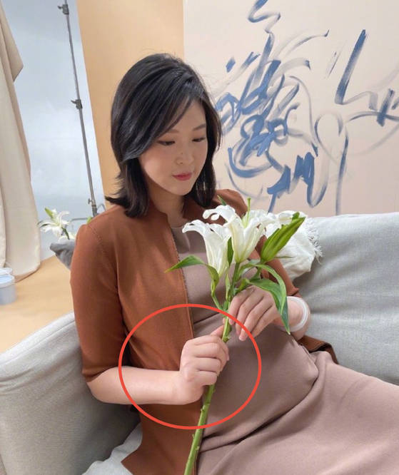 原创女排健将惠若琪晒孕期美照大肚子瘦出蛇精脸身体浮肿长腿抢镜