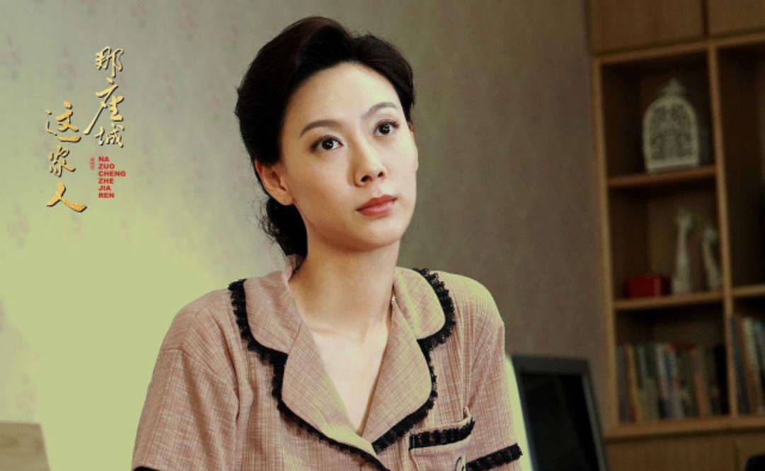 她曾是美女运动员,嫁给二婚足球明星,如今33岁一家五口很幸福