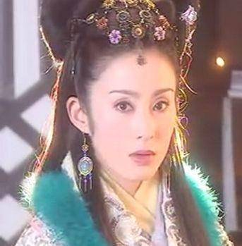 2003年电视剧《貂蝉》中张敏饰演貂蝉,美丽而大气
