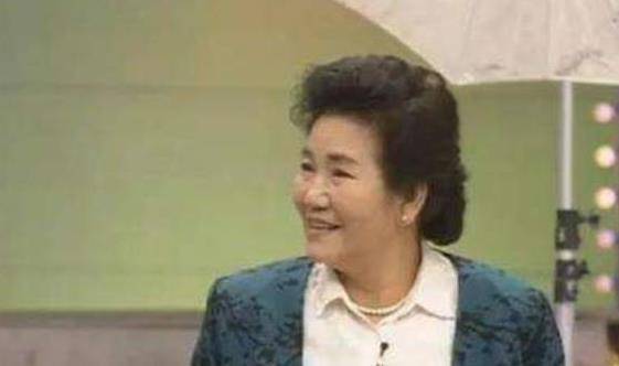 赵丽蓉是国内知名女演员,曾经多次登上春晚的舞台,给全国观众带来无